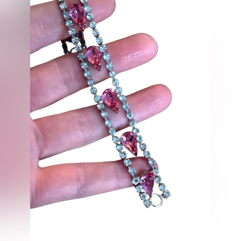 Vinatge 1970s Elegant Pink & clear crystal Teardrop bracelet